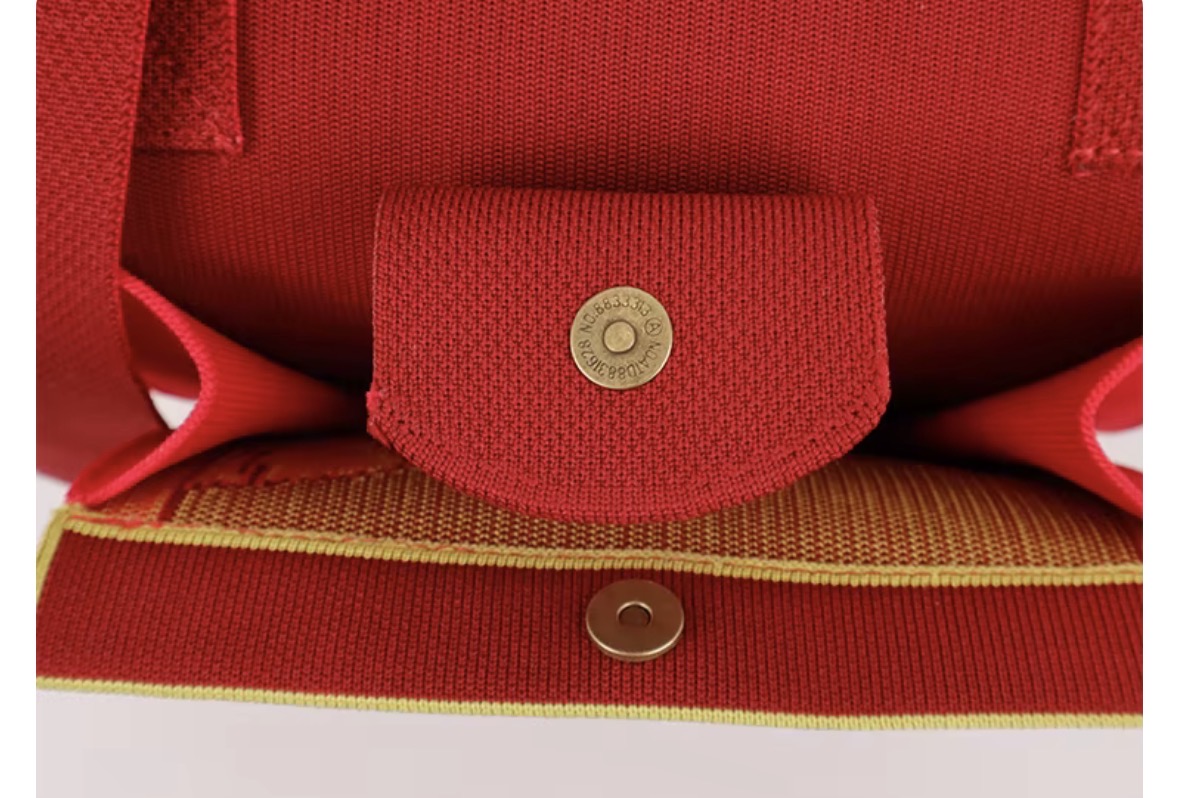 Red crossbag