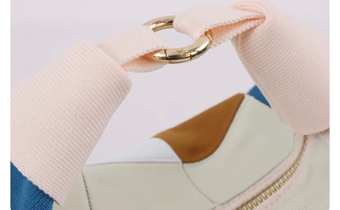 Knitted light pink shoulder bag